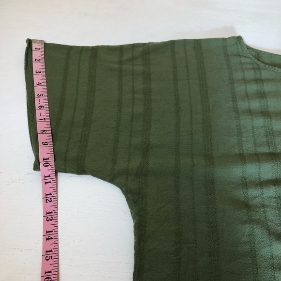 Women’s Time and Tru Green Blouse, Medium (8-10) pre-owned, pet/smoke free home - Picture 8 of 10